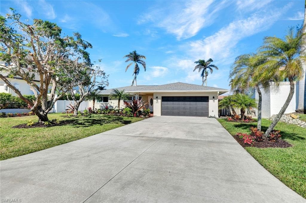 373 Egret Ave, Naples, FL 34108-35