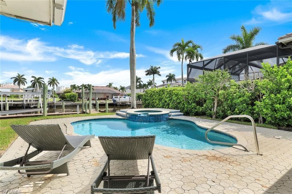 373 Egret Ave, Naples, FL 34108-3