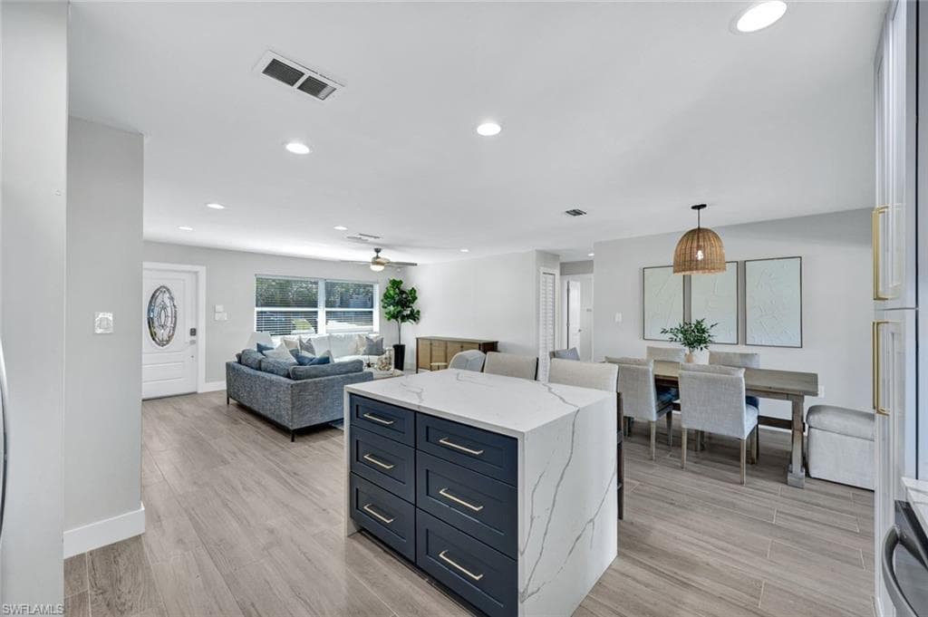373 Egret Ave, Naples, FL 34108-5
