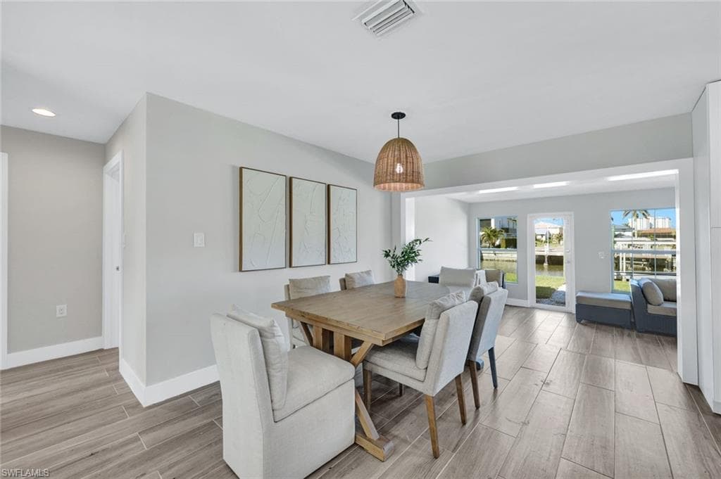 373 Egret Ave, Naples, FL 34108-8