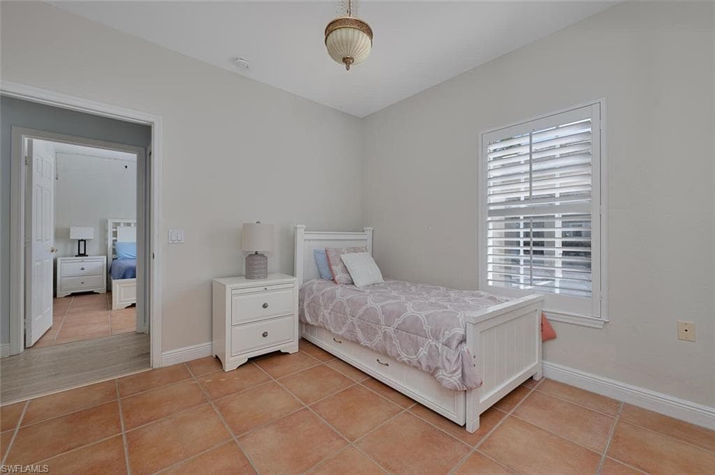 1305 Sweetwater Cv 104, Naples, FL 34110-11