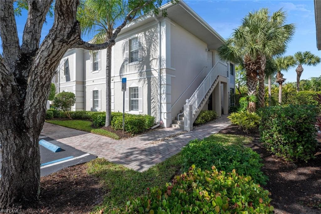 1305 Sweetwater Cv 104, Naples, FL 34110-1