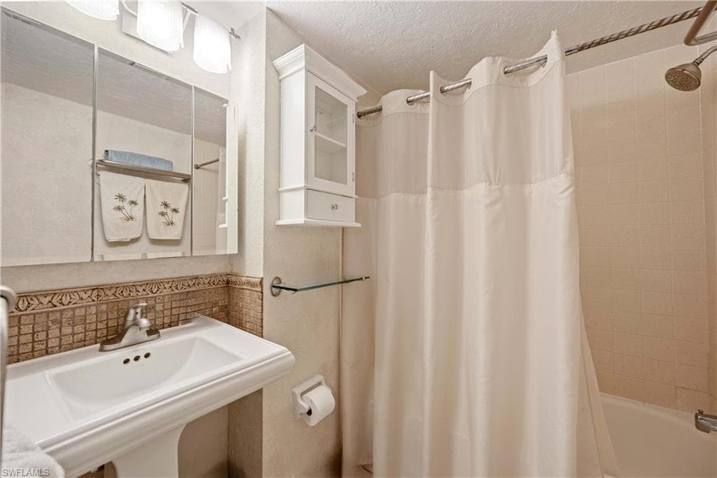 9395 Pennsylvania Ave 3, Bonita Springs, FL 34135-15