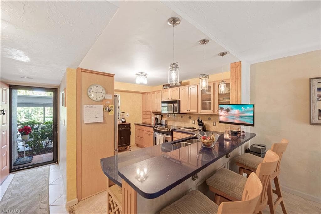 9395 Pennsylvania Ave 3, Bonita Springs, FL 34135-5