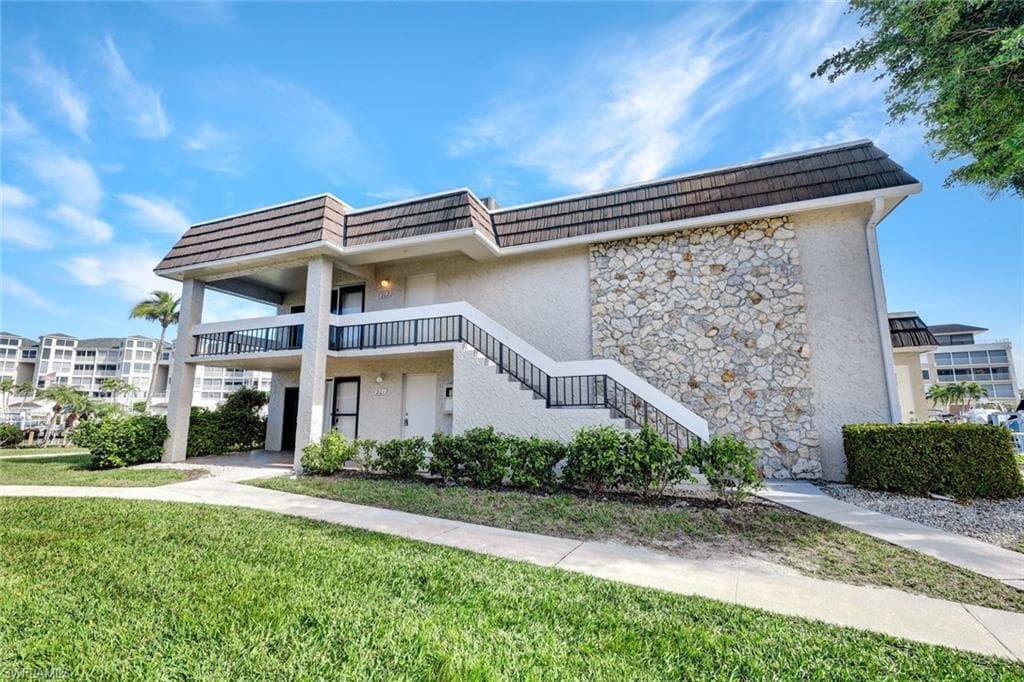 881 Panama Ct 202, Marco Island, FL 34145-1