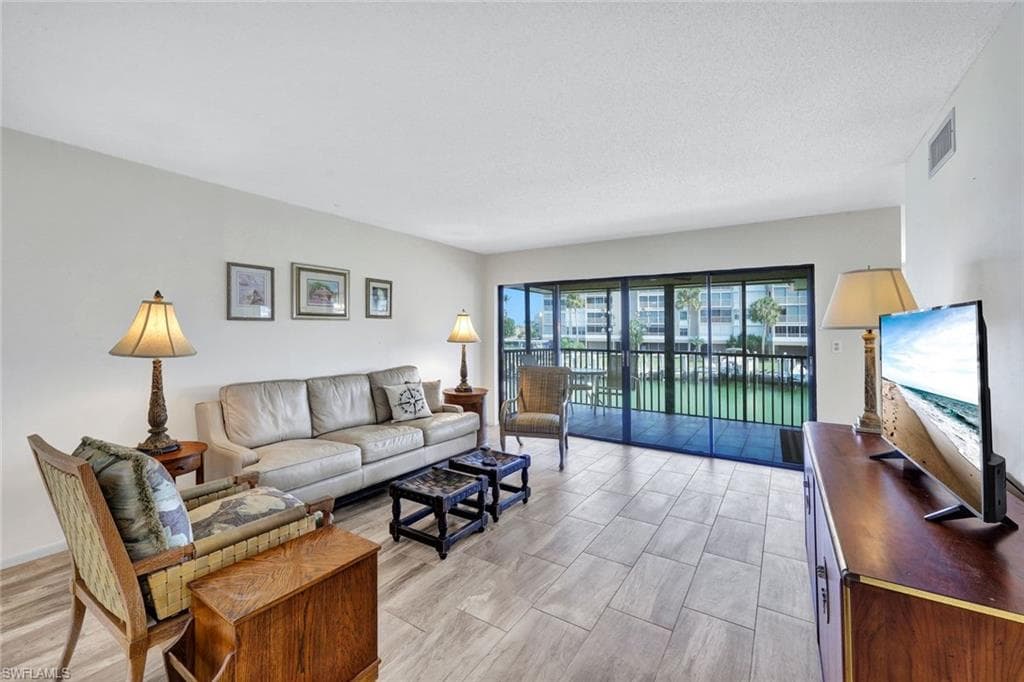 881 Panama Ct 202, Marco Island, FL 34145-5