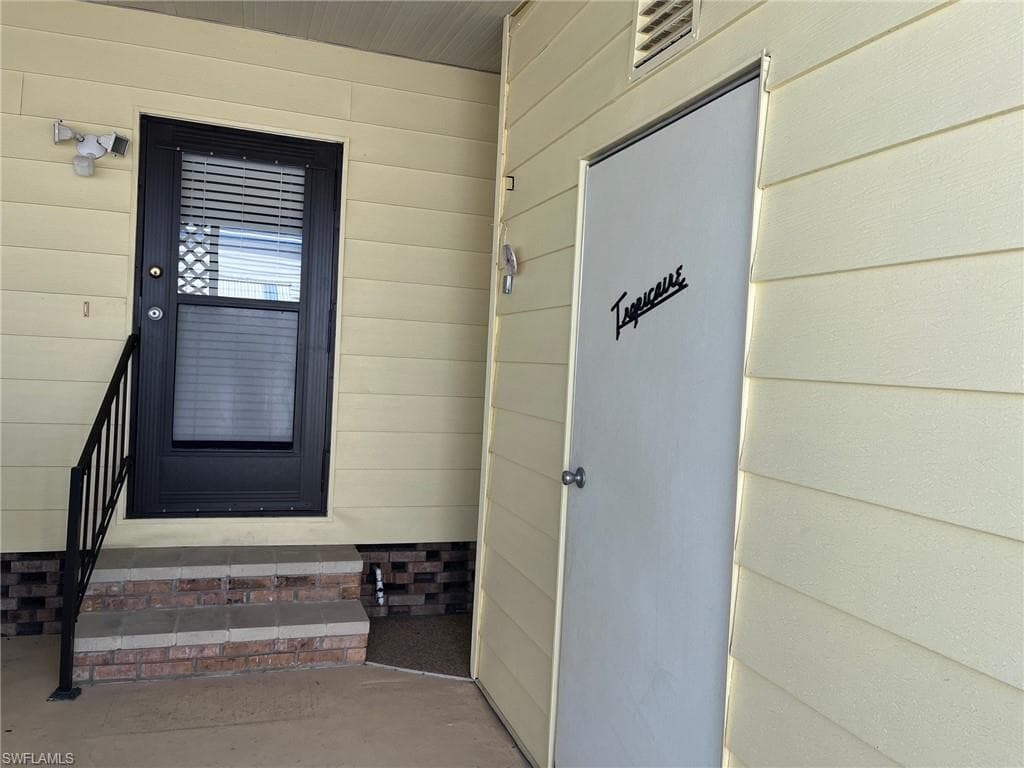 18 Aquamarine Ave 18q, Naples, FL 34114-5