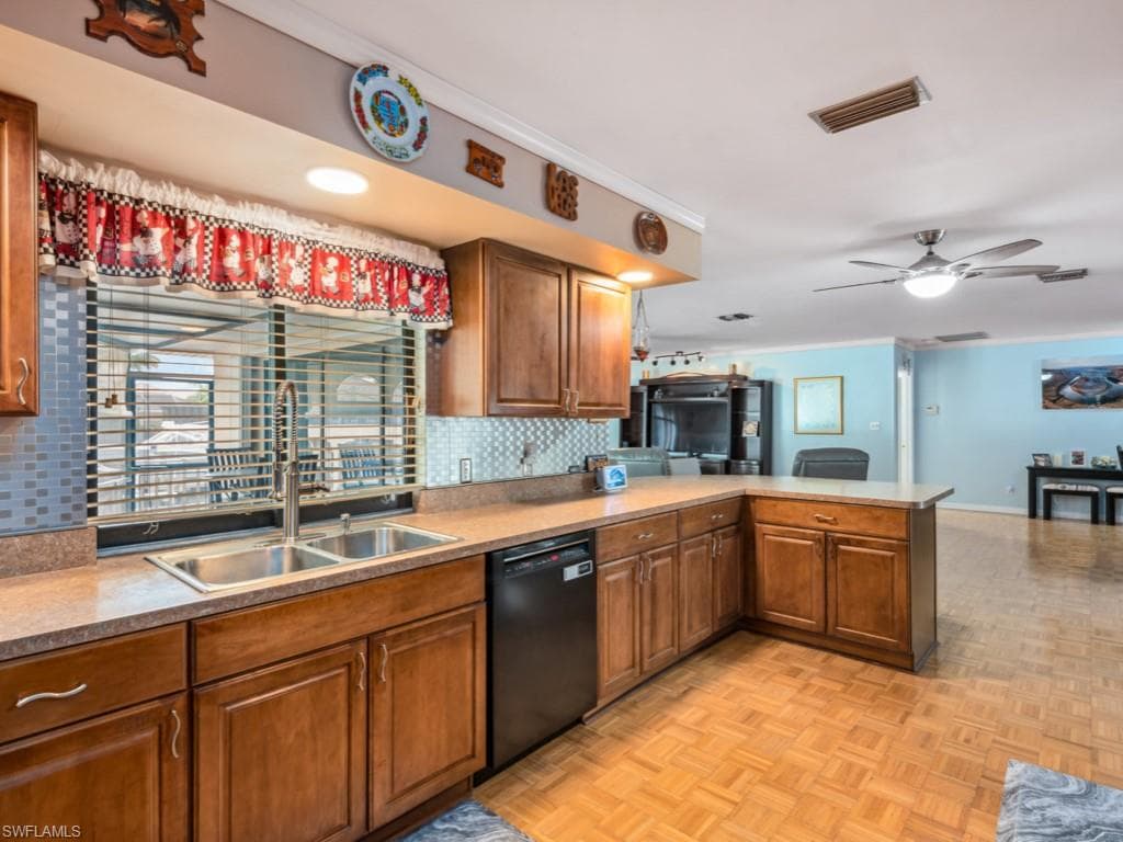 851 Perrine Ct, Marco Island, FL 34145-23