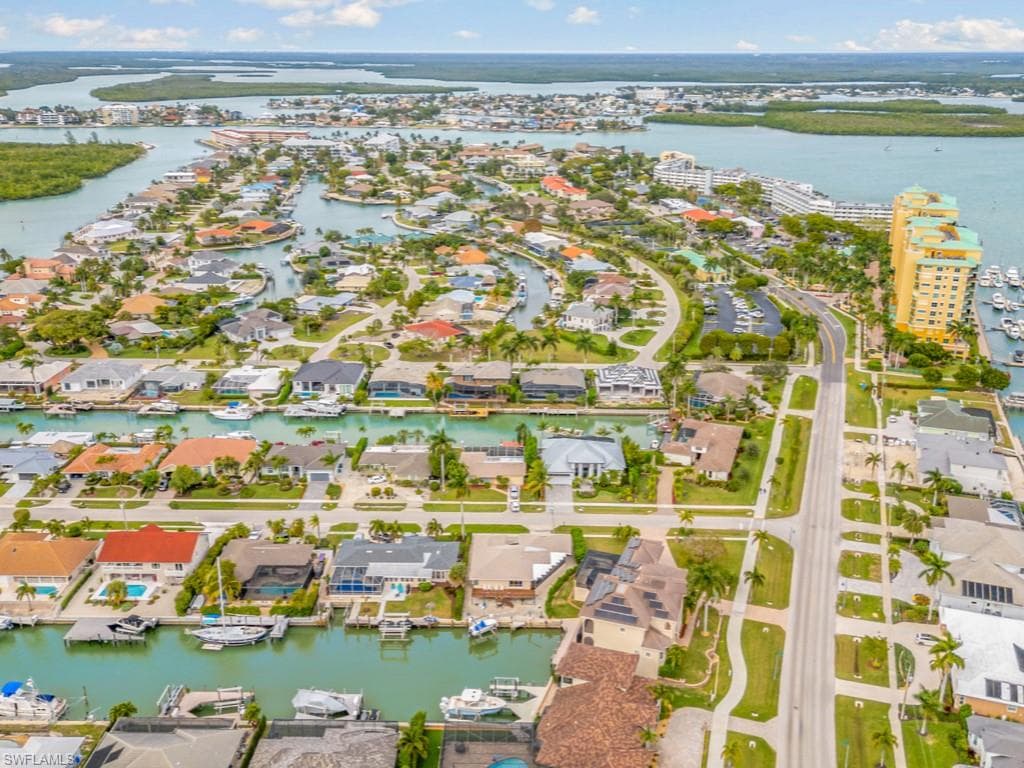 851 Perrine Ct, Marco Island, FL 34145-6