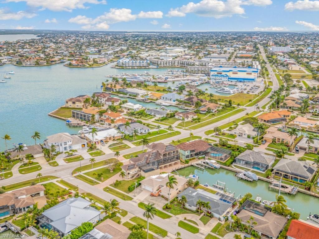 851 Perrine Ct, Marco Island, FL 34145-8
