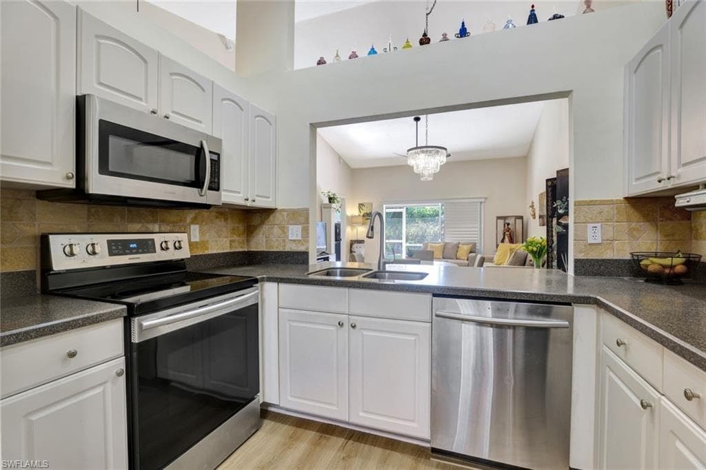526 Saint Andrews Blvd 18, Naples, FL 34113-11