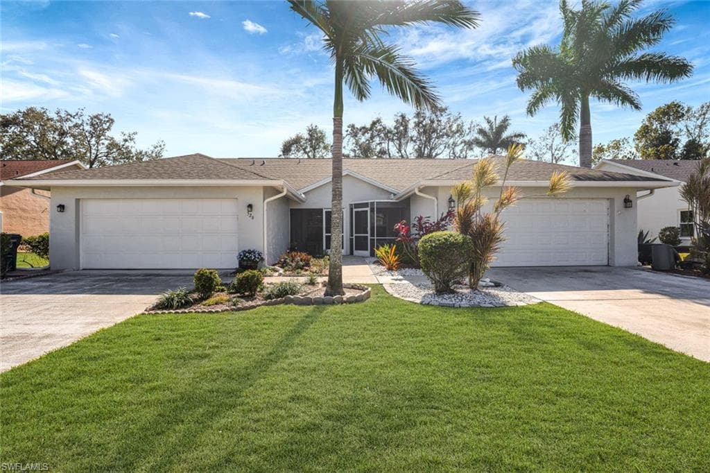 526 Saint Andrews Blvd 18, Naples, FL 34113-1
