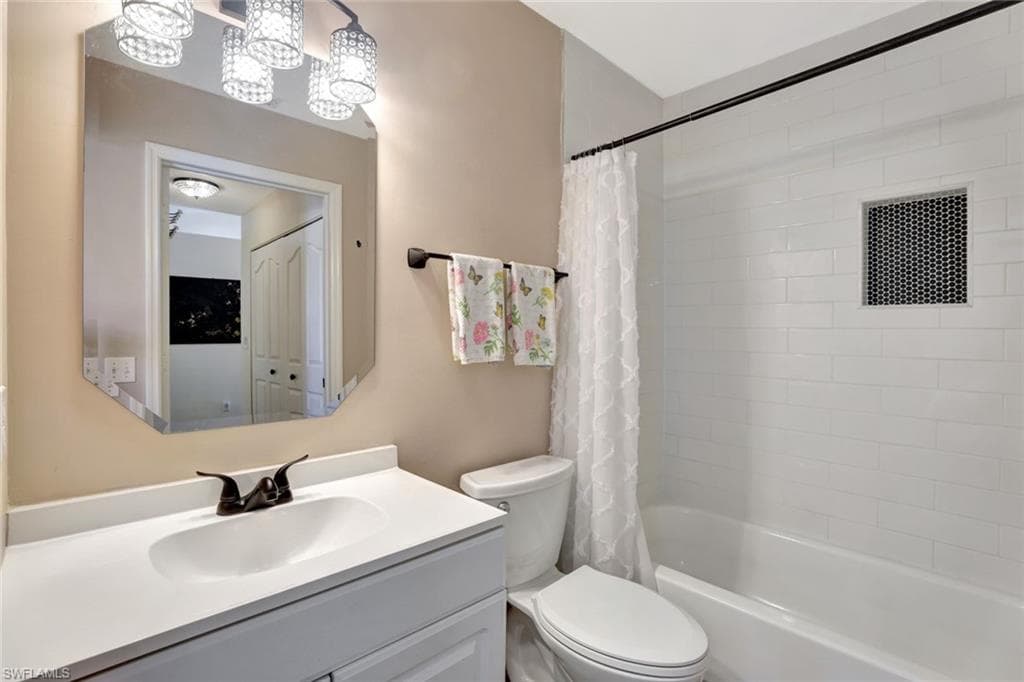 526 Saint Andrews Blvd 18, Naples, FL 34113-21