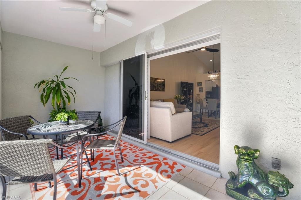526 Saint Andrews Blvd 18, Naples, FL 34113-25