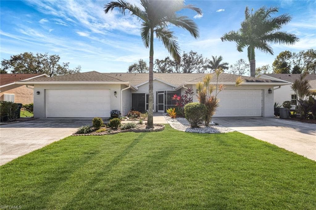 526 Saint Andrews Blvd 18, Naples, FL 34113-26