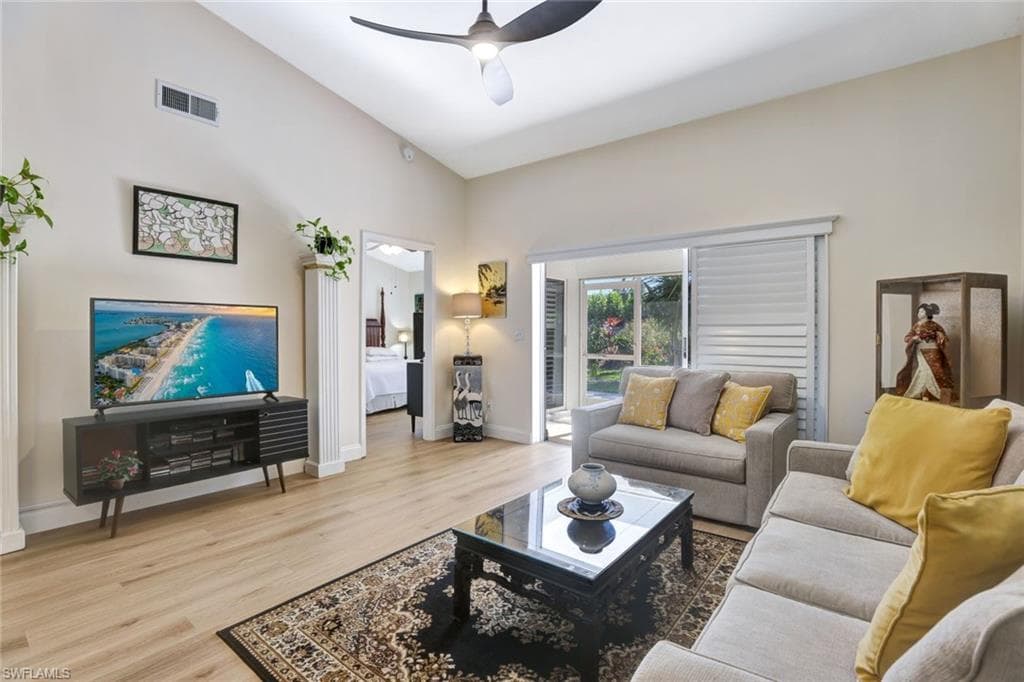 526 Saint Andrews Blvd 18, Naples, FL 34113-7