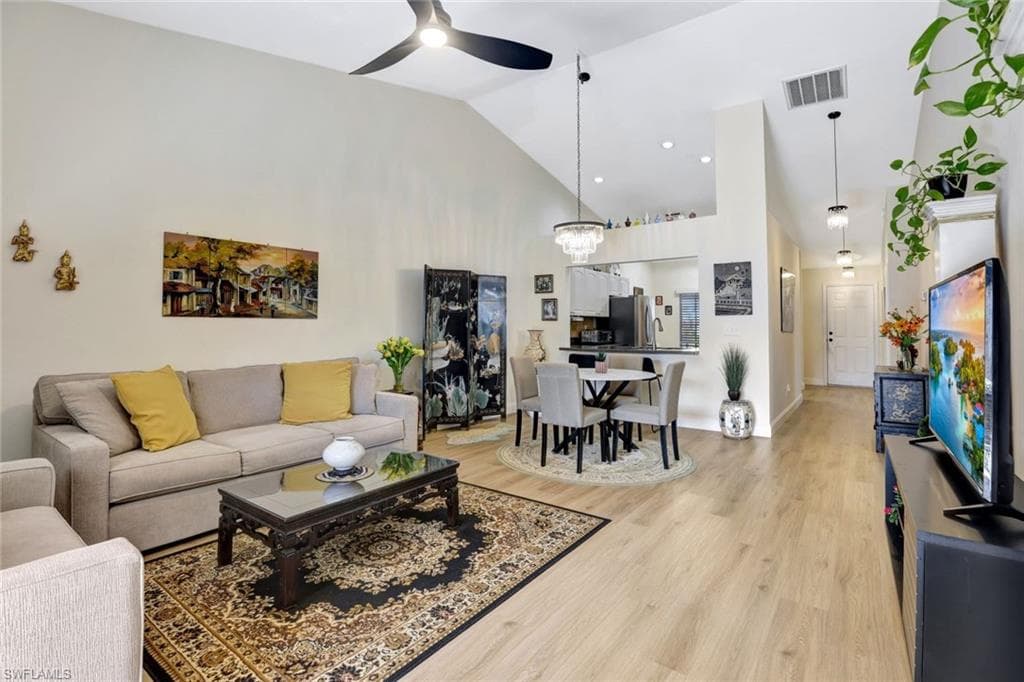 526 Saint Andrews Blvd 18, Naples, FL 34113-8