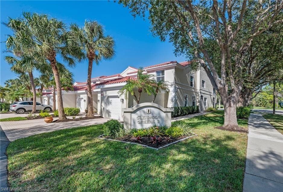 885 Eastham Way N-102, Naples, FL 34104-2