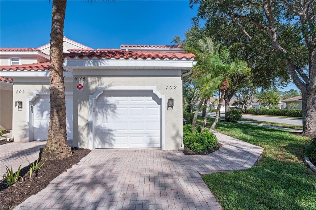 885 Eastham Way N-102, Naples, FL 34104-41