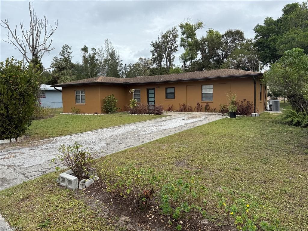 2971 Montclaire Ave, Fort Myers, FL 33901-1