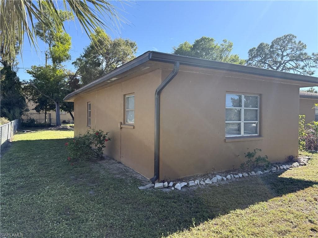 2971 Montclaire Ave, Fort Myers, FL 33901-3