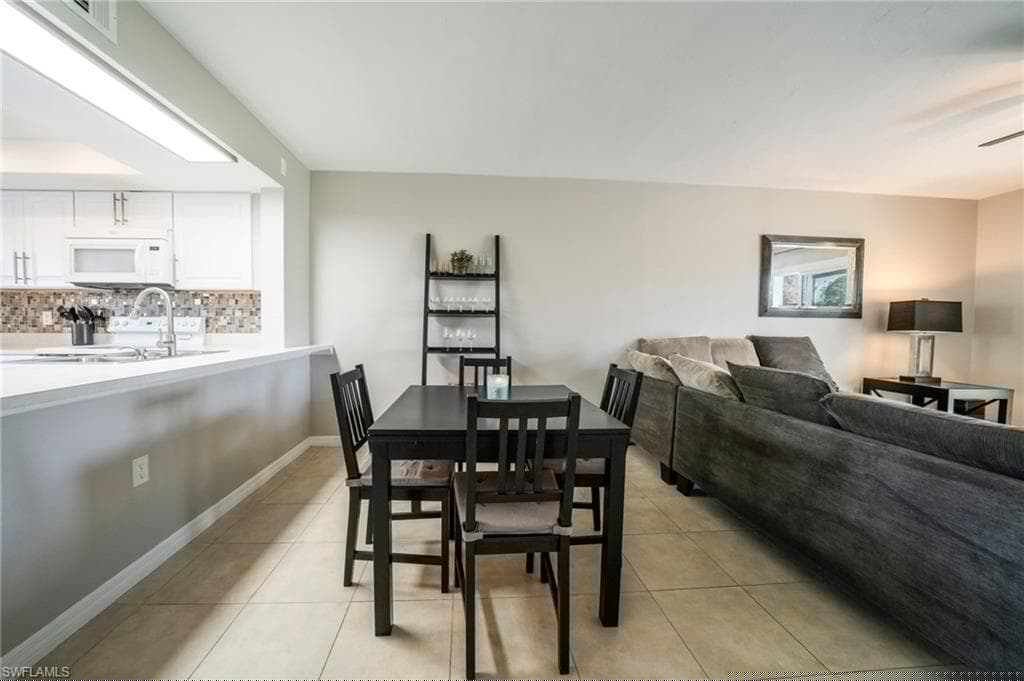 138 Cypress Way E 404, Naples, FL 34110-10