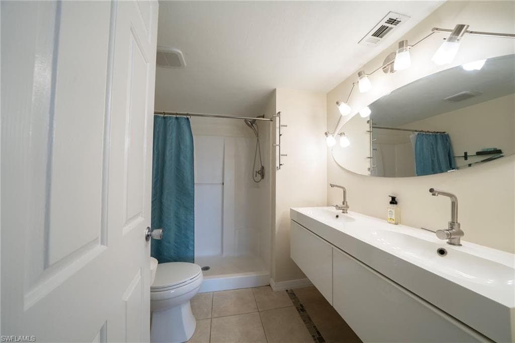 138 Cypress Way E 404, Naples, FL 34110-17