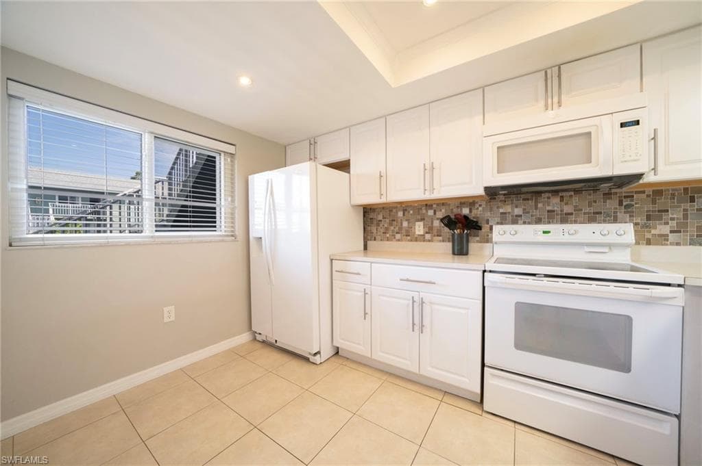 138 Cypress Way E 404, Naples, FL 34110-6
