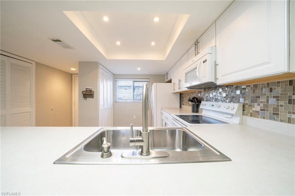 138 Cypress Way E 404, Naples, FL 34110-8