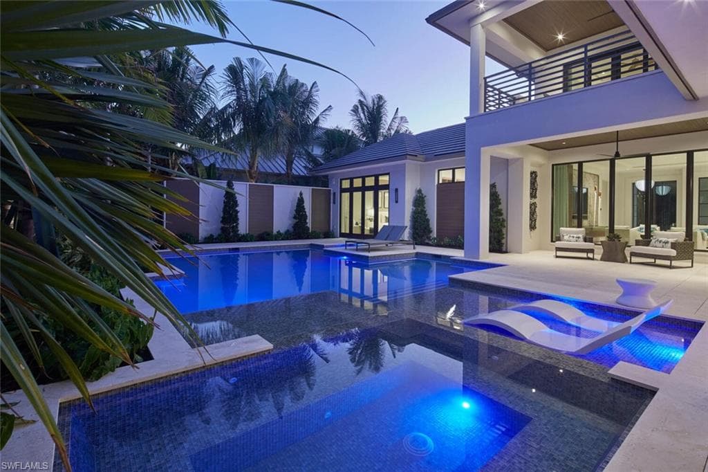2021 Gordon Dr E, Naples, FL 34102-4