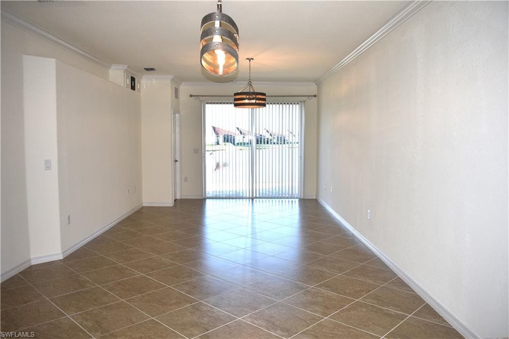 1947 Wellington St, Naples, FL 34120-8