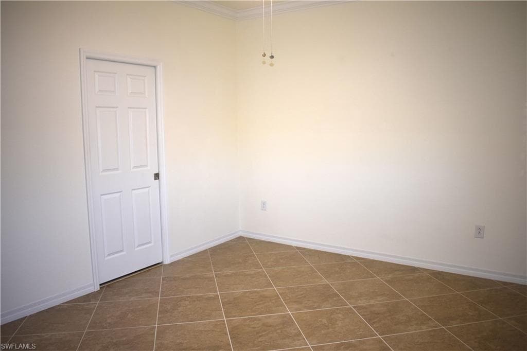 1947 Wellington St, Naples, FL 34120-11