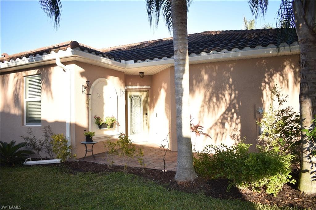 1947 Wellington St, Naples, FL 34120-22