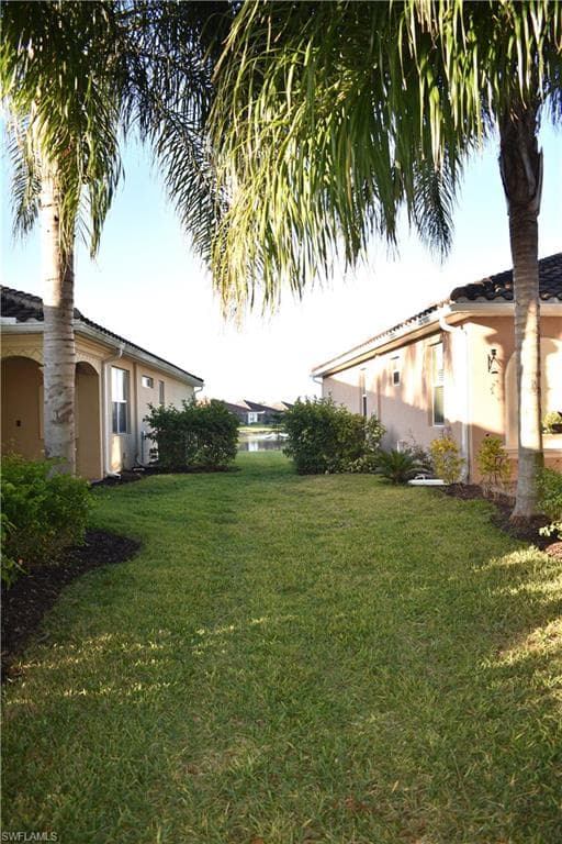 1947 Wellington St, Naples, FL 34120-23