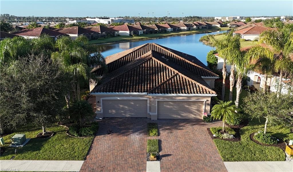 1947 Wellington St, Naples, FL 34120-26