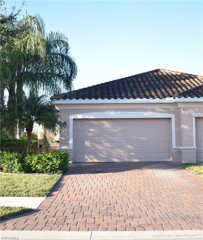 1947 Wellington St, Naples, FL 34120-1