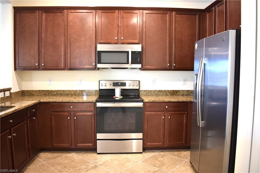1947 Wellington St, Naples, FL 34120-6
