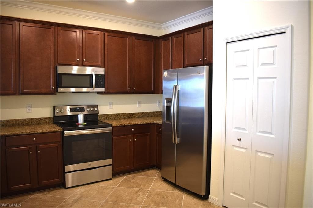 1947 Wellington St, Naples, FL 34120-7