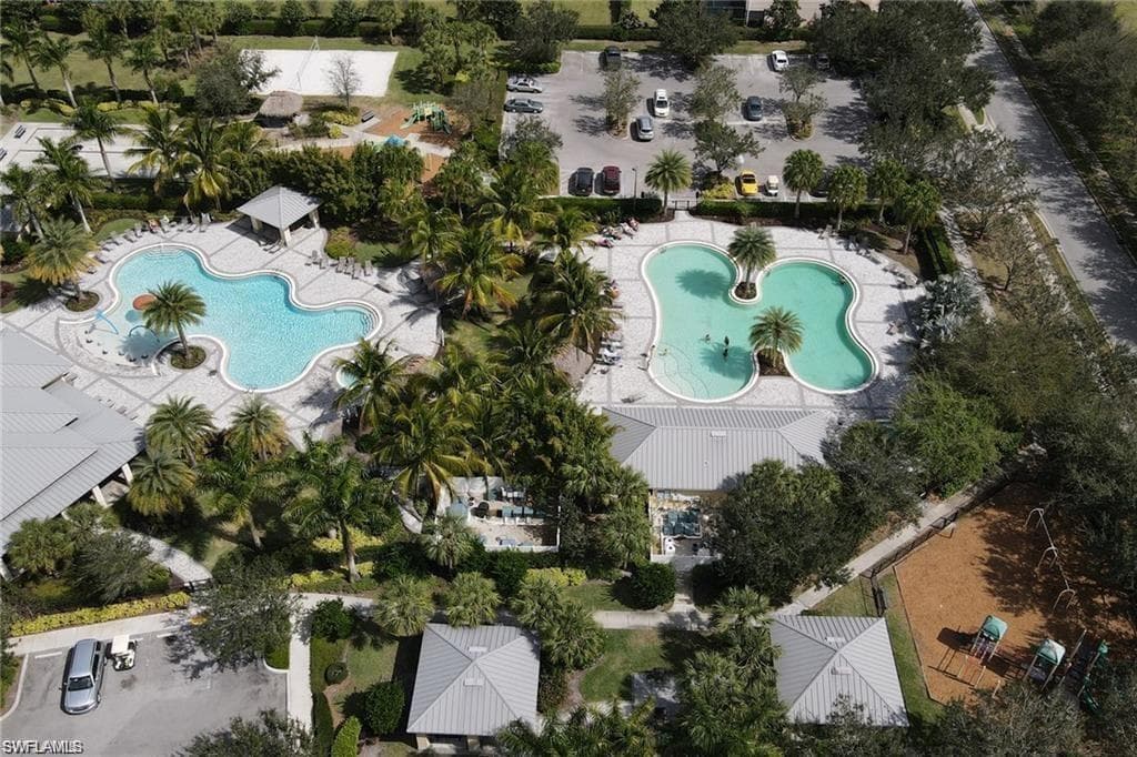 2722 Citrus St, Naples, FL 34120-25