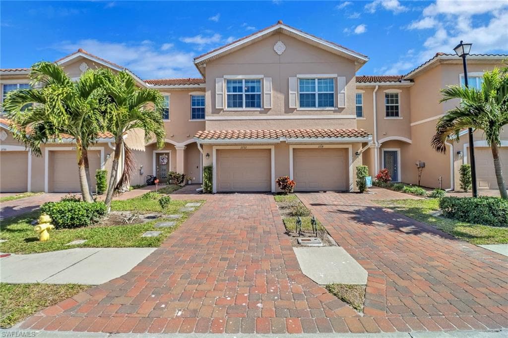 2722 Citrus St, Naples, FL 34120-1