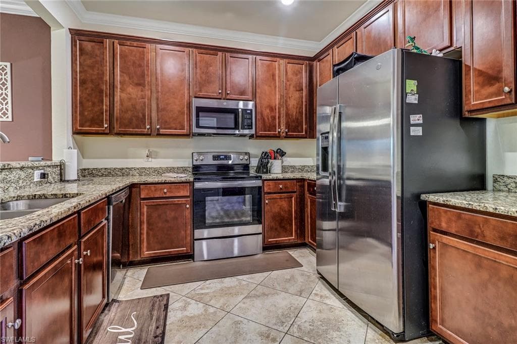 2722 Citrus St, Naples, FL 34120-3