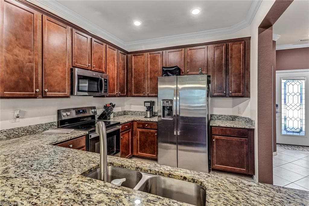 2722 Citrus St, Naples, FL 34120-4