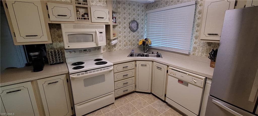 20 Peridot Ave 20pt, Naples, FL 34114-4
