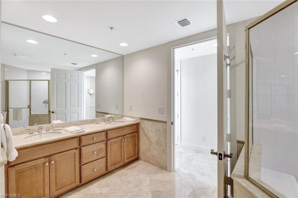 285 Grande Way 1605, Naples, FL 34110-24