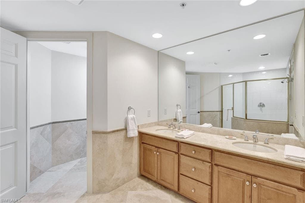 285 Grande Way 1605, Naples, FL 34110-25
