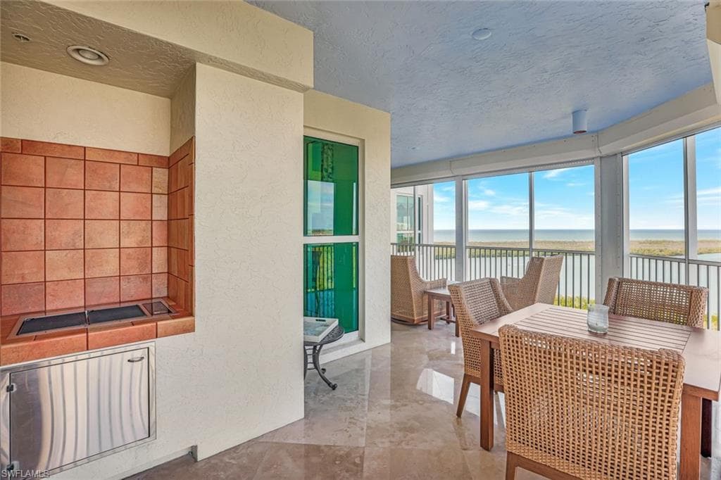 285 Grande Way 1605, Naples, FL 34110-33