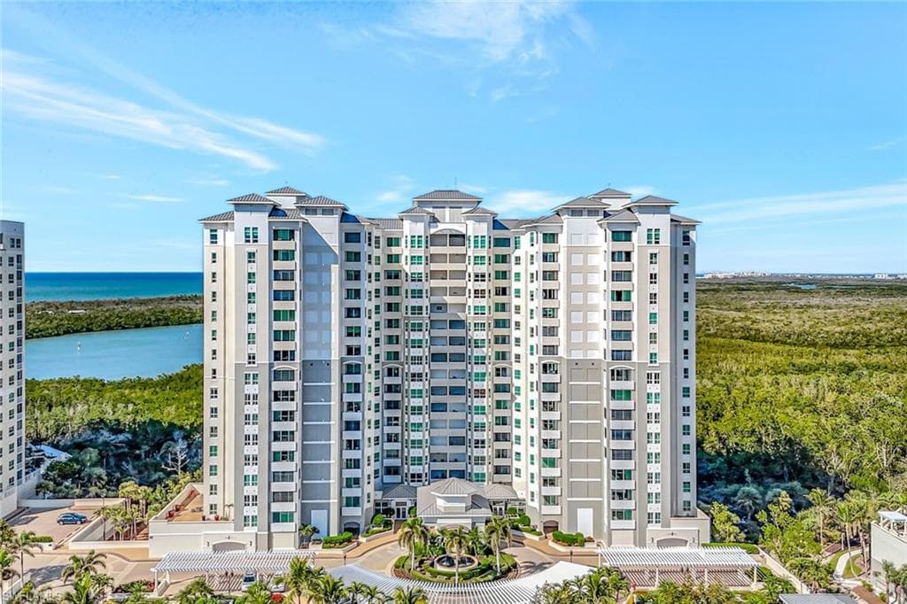 285 Grande Way 1605, Naples, FL 34110-3