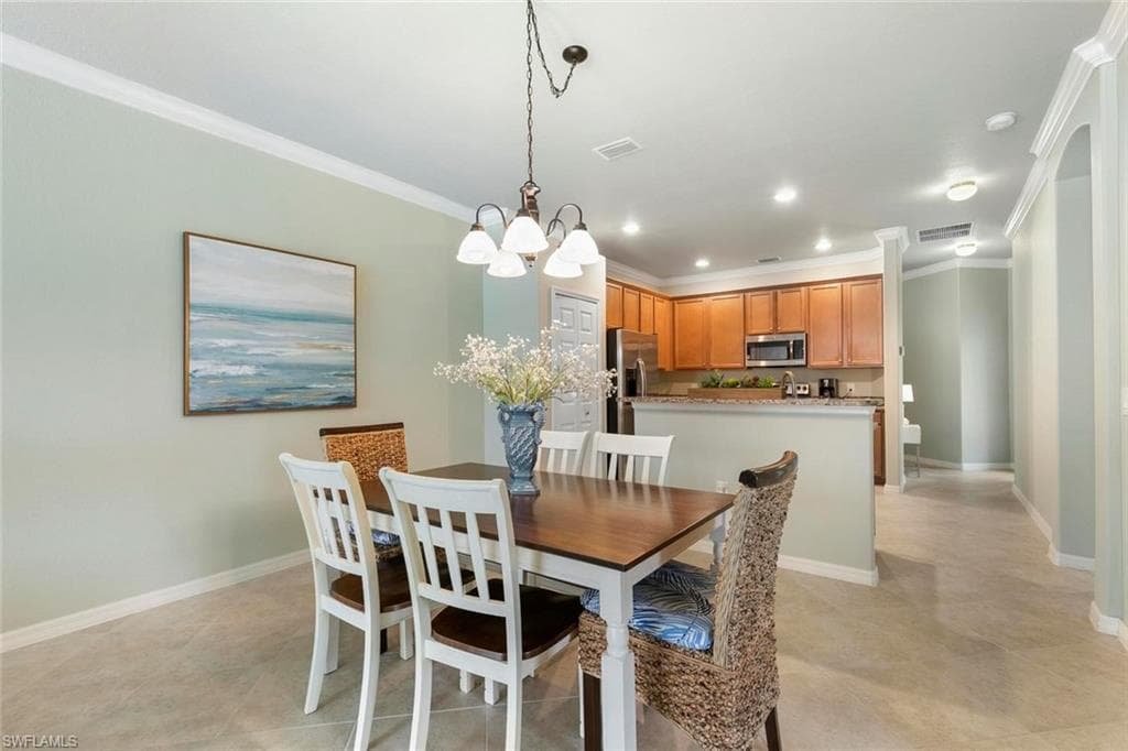 14598 Grapevine Dr, Naples, FL 34114-9