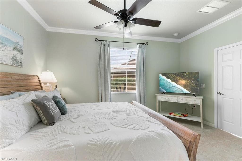 14598 Grapevine Dr, Naples, FL 34114-15