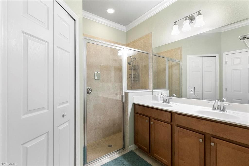 14598 Grapevine Dr, Naples, FL 34114-16